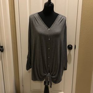 Max Studio Woman gray top in Like new condition